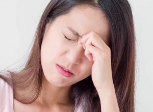 Khi gặp hiện tượng mỏi mắt buồn ngủ nên làm gì cho mắt thoải mái